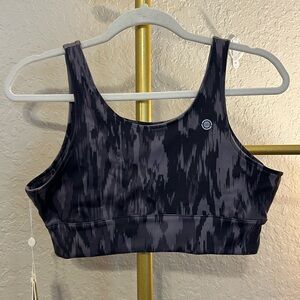 NWT MAX STUDIO PERFORMANCE reversible sports bra v